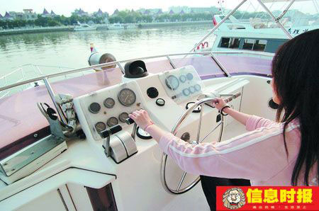 广东现在已有百余人拿到游艇牌照，其中30人有自己的游艇。专题摄影 信息时报记者 陆明杰