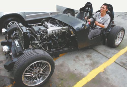 男子花6万拼敞篷车迎接新娘 网友称疯狂