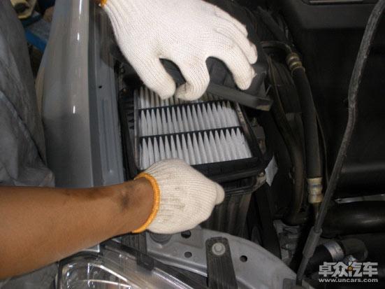 保养DIY 自己动手更换凯越空气滤清器 卓众汽车网