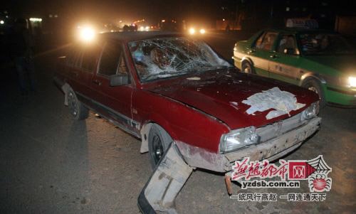 司机醉驾连撞5名大学生致2人重伤(组图)