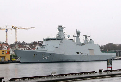 资料图：救援“雁荡海”号的丹麦海军“阿布沙龙”护卫舰，舷号L-16。
