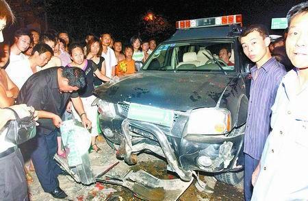 “酒迷瞪”司机屡现街头 众人提议要严惩