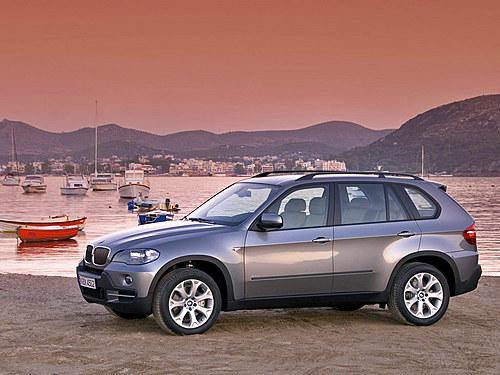 汽车停驶期间注意养护 要防止老化生锈