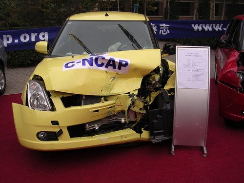 谁为汽车安全买单 汽车碰撞试验呈现答案