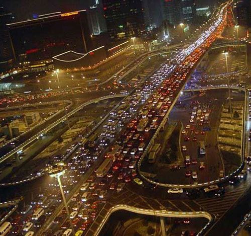 开车别怕被加塞 驾驶者守规矩很重要