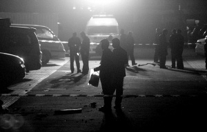 爆炸发生后，民警对停车场其他的车辆进行了地毯式搜查。 