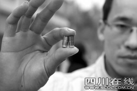 现场捡到两颗手枪子弹壳