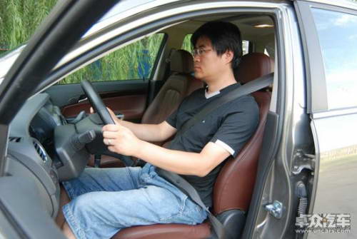 点击查看原图 常开车不等于会开车 0.1秒驾驶技巧保安全