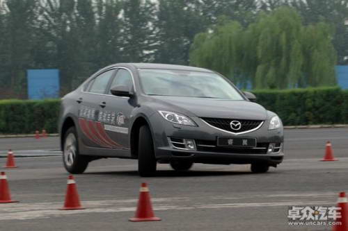 点击查看原图 常开车不等于会开车 0.1秒驾驶技巧保安全