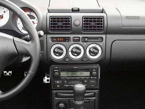 注意:密封车内开空调睡觉小心致命