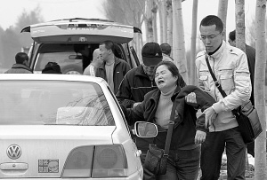 司机的妻子嚎啕大哭