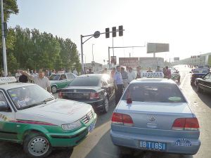 吉林政协委员酒驾撞死3市民后逃逸 被10余的哥截停