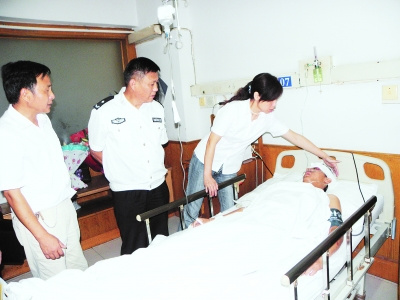 男子醉驾撞倒3名特警致1死2伤(组图)