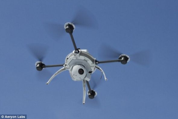 空中猎人。Aeryon 实验室研制的飞行机器人Scout，配备了世界上最先进的情报系统，可用于追踪犯罪分子和监视公众活动。